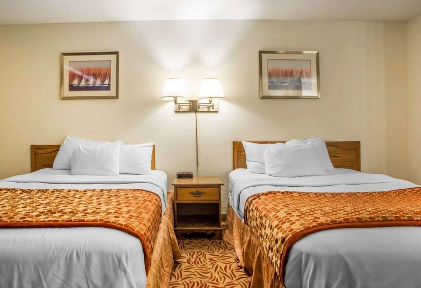 فندق Econo Lodge Inn & Suites