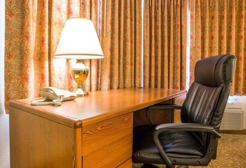 فندق Econo Lodge Inn And Suites Stevens Point