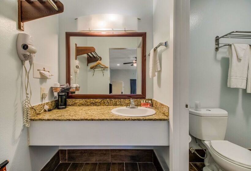 هتل Econo Lodge Inn & Suites Fulton  Rockport