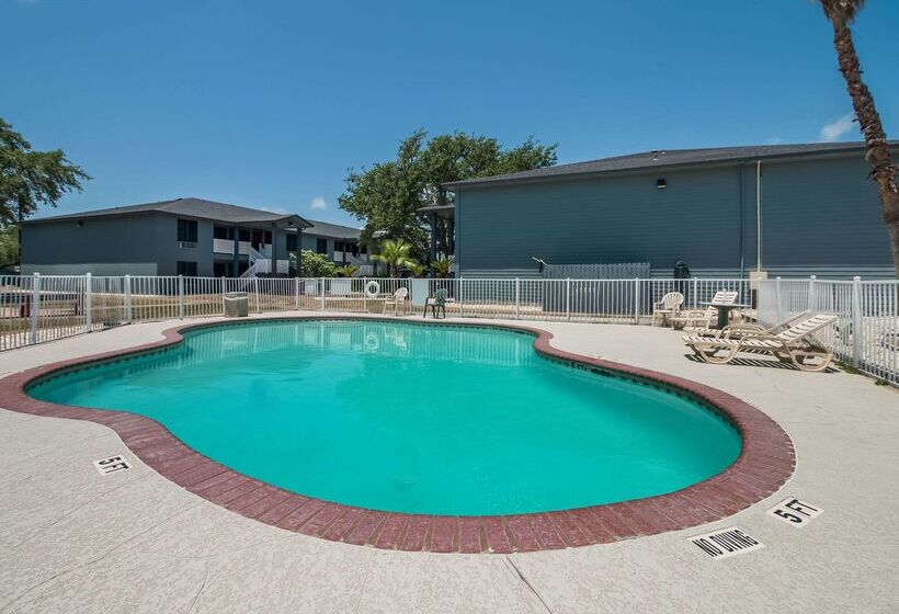 هتل Econo Lodge Inn & Suites Fulton  Rockport