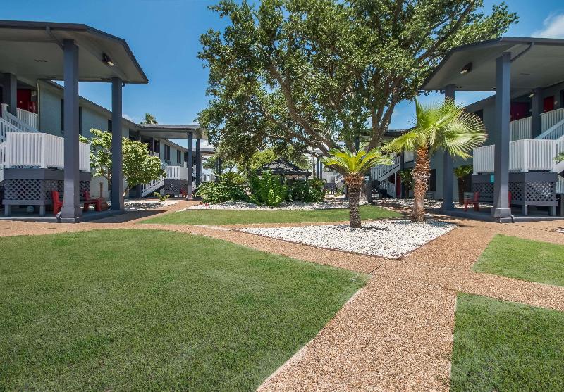هتل Econo Lodge Inn & Suites Fulton  Rockport
