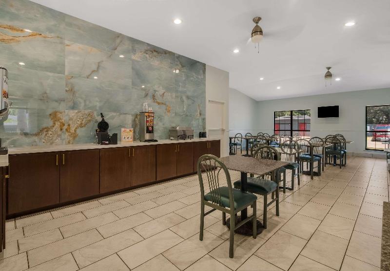 هتل Econo Lodge Inn & Suites Fulton  Rockport