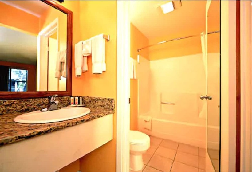 هتل Econo Lodge Inn & Suites Fulton  Rockport