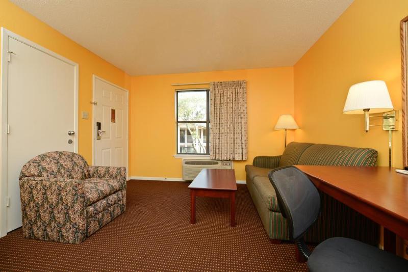 هتل Econo Lodge Inn & Suites Fulton  Rockport