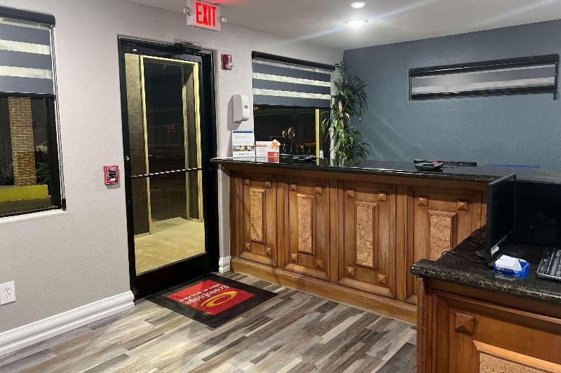 Отель Econo Lodge Inn & Suites