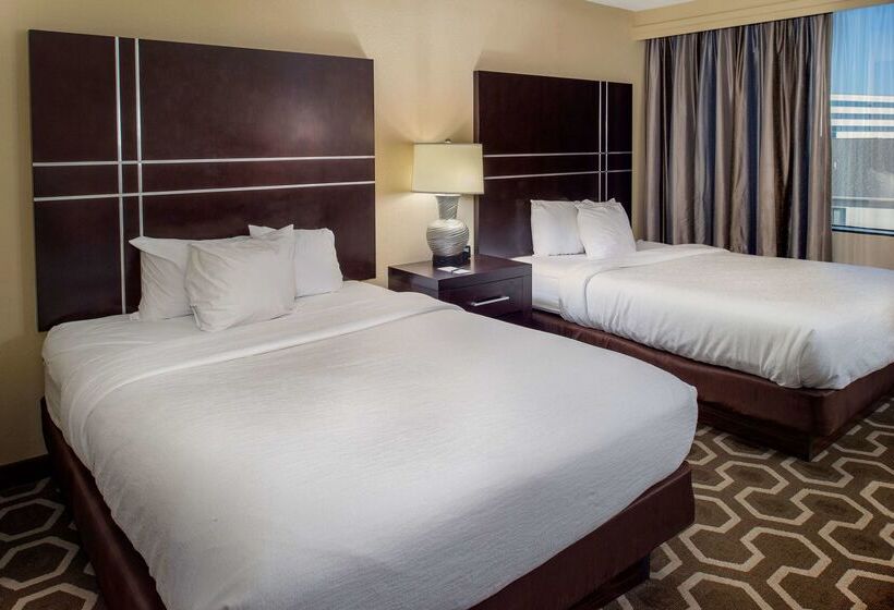 هتل Embassy Suites By Hilton St. Louis Airport