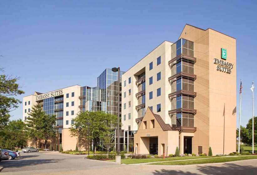 Отель Embassy Suites By Hilton St. Louis Airport