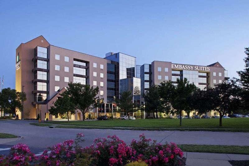 هتل Embassy Suites By Hilton St. Louis Airport