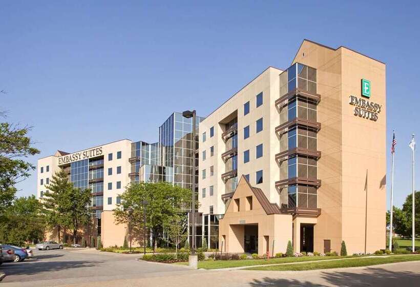 בית מלון כפרי Embassy Suites By Hilton St. Louis Airport