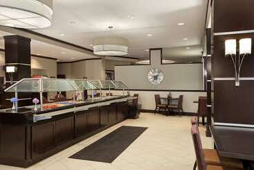هتل Embassy Suites By Hilton St. Louis Airport