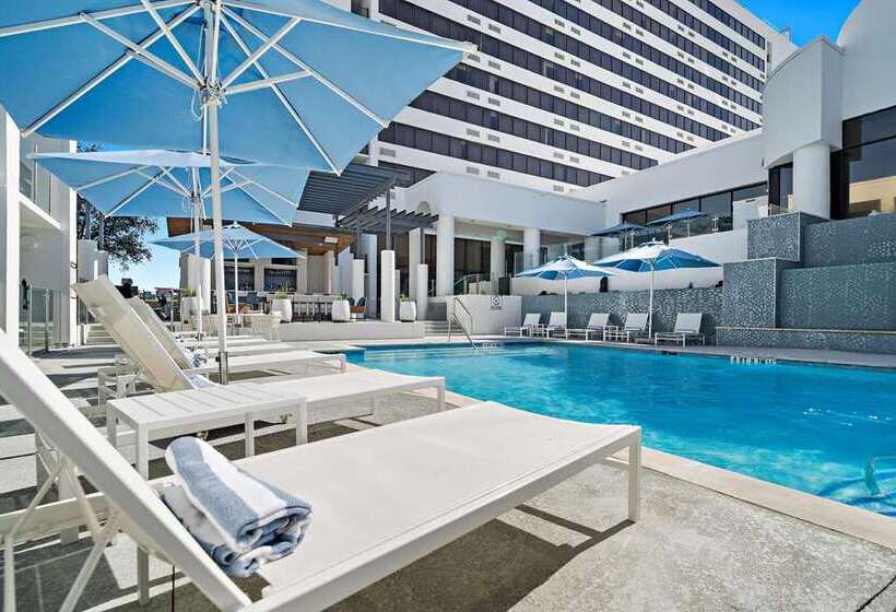 هتل Hilton College Station & Conference Center