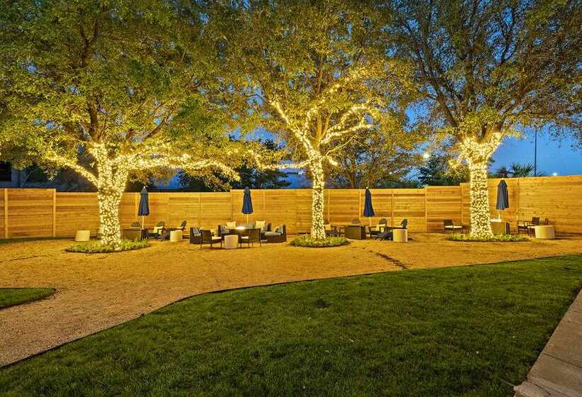 هتل Hilton College Station & Conference Center