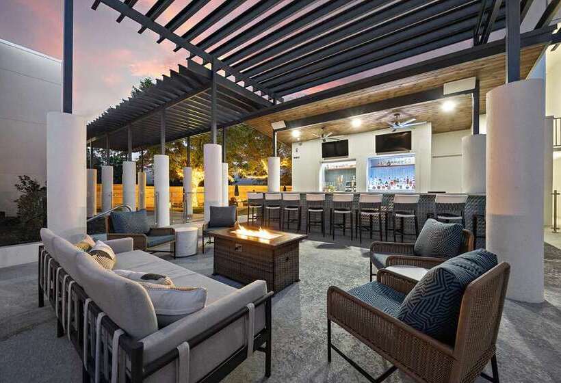 هتل Hilton College Station & Conference Center