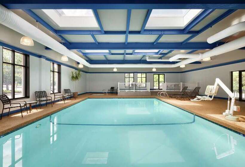 هتل Hilton Garden Inn Rochester/pittsford