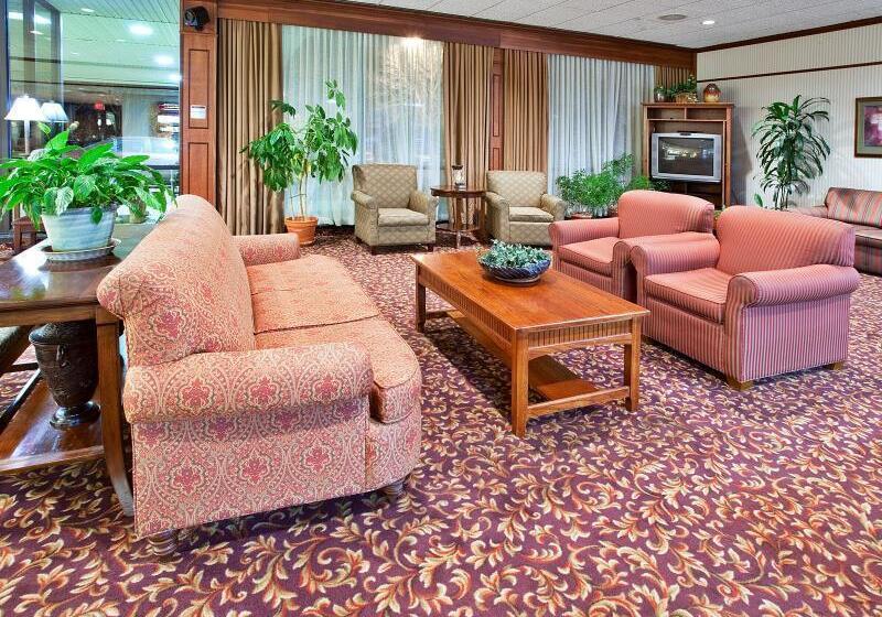 فندق Holiday Inn Express Big Rapids, An Ihg