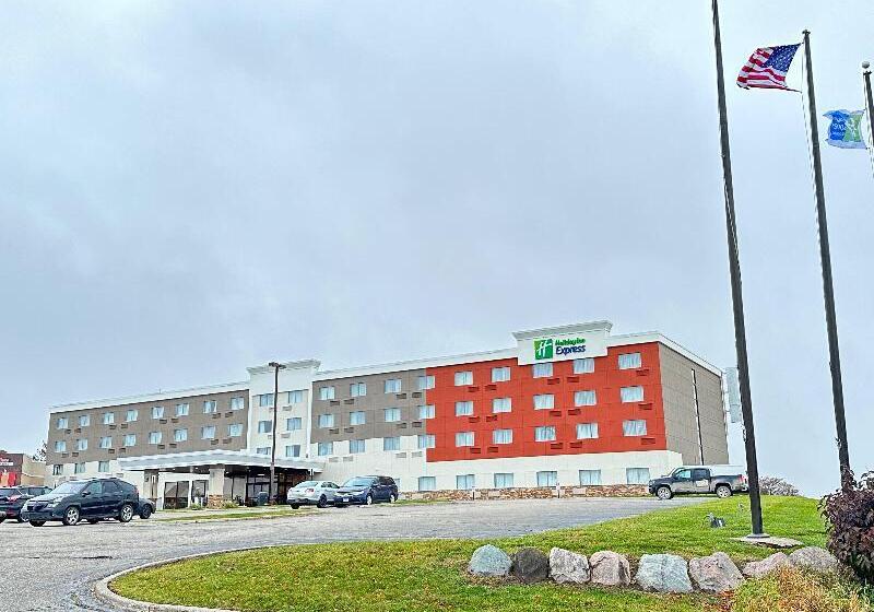 Отель Holiday Inn Express Big Rapids, An Ihg