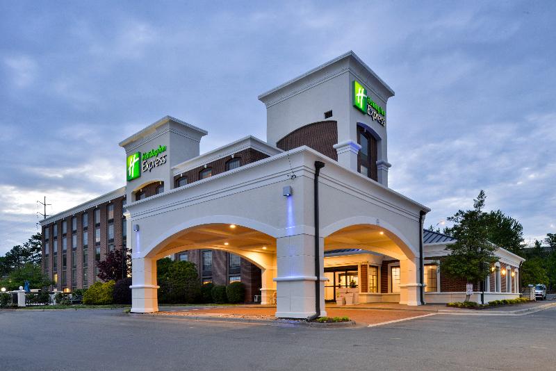 בית מלון כפרי Holiday Inn Express Winston Salem Medical Ctr Area