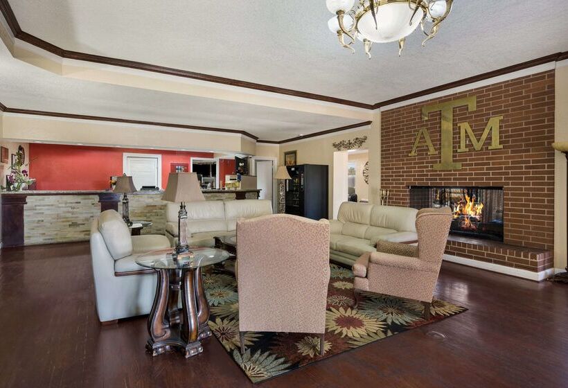 هتل Knights Inn College Station