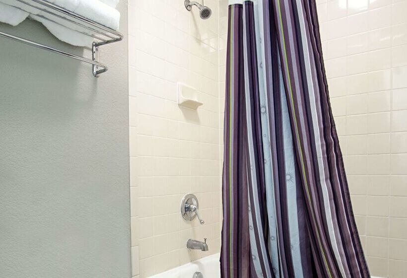 בית מלון כפרי La Quinta Inn By Wyndham West Palm Beach  Florida Turnpike