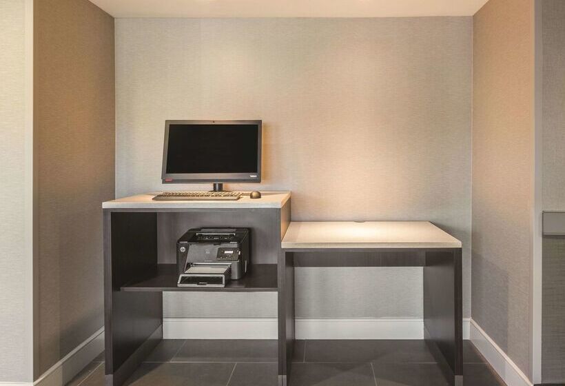 هتل La Quinta By Wyndham Atlanta Midtown   Buckhead