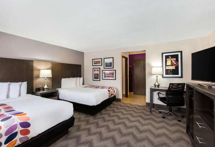 هتل La Quinta Inn & Suites By Wyndham Goodlettsville  Nashville