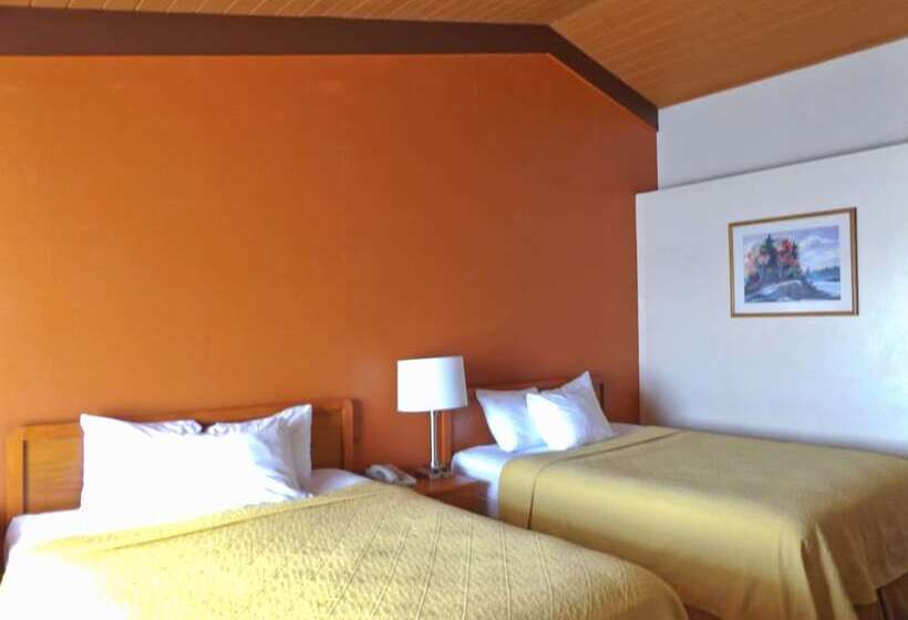 هتل Econo Lodge Manistee
