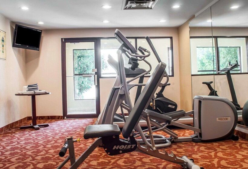 هتل Quality Inn Airport