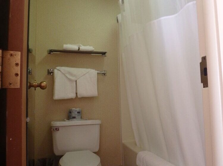 בית מלון כפרי Quality Inn At Bangor Mall