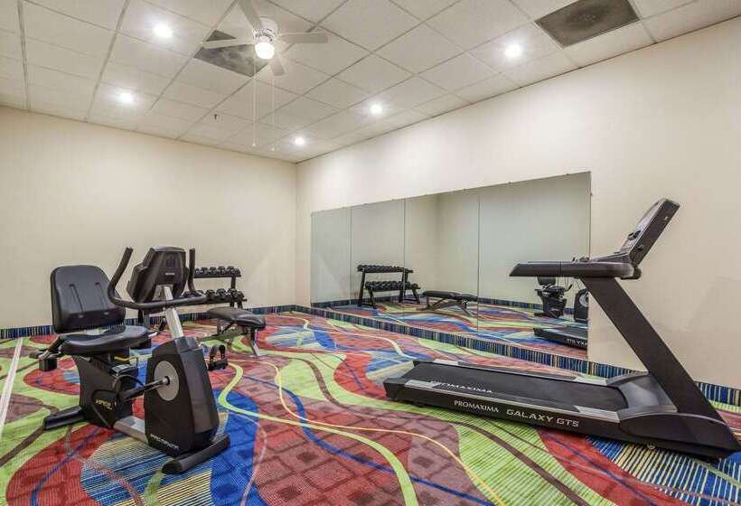 בית מלון כפרי Quality Inn