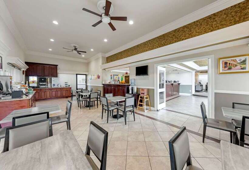בית מלון כפרי Quality Inn Long Beach   Signal Hill