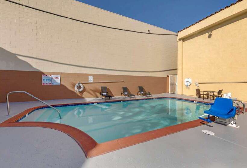 בית מלון כפרי Quality Inn Long Beach   Signal Hill
