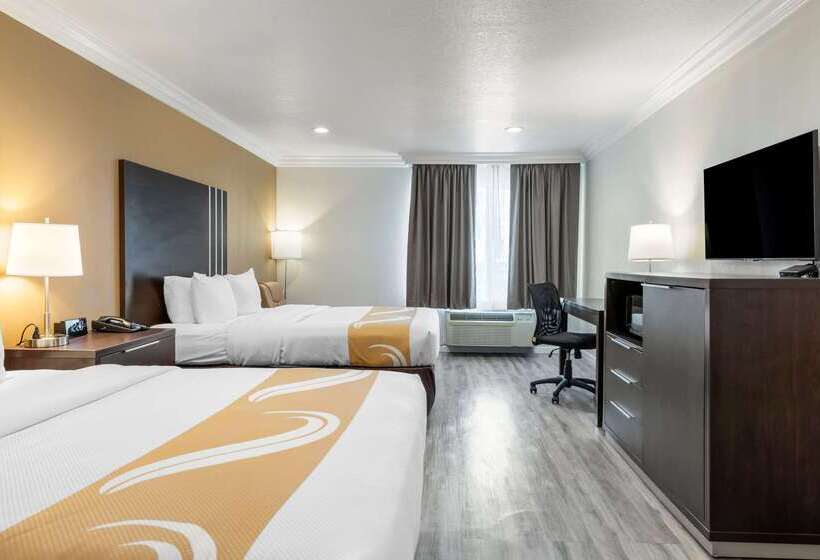 בית מלון כפרי Quality Inn Long Beach   Signal Hill