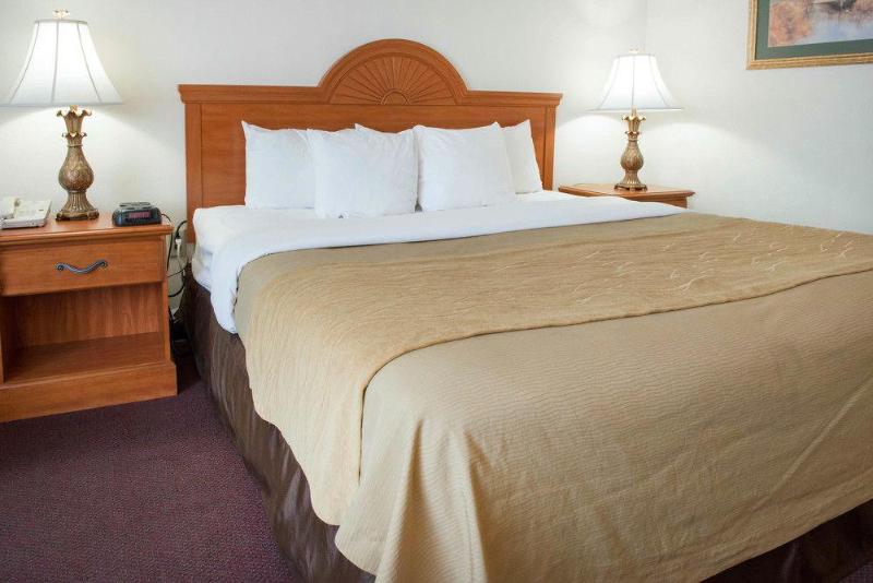 Отель Quality Inn & Suites New Castle