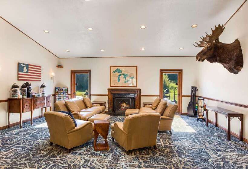 Отель Quality Inn Petoskey Harbor Springs
