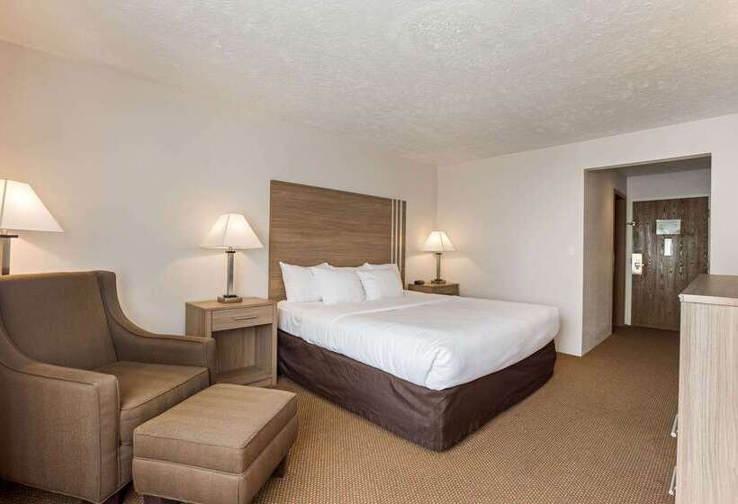 בית מלון כפרי Quality Inn Petoskey Harbor Springs