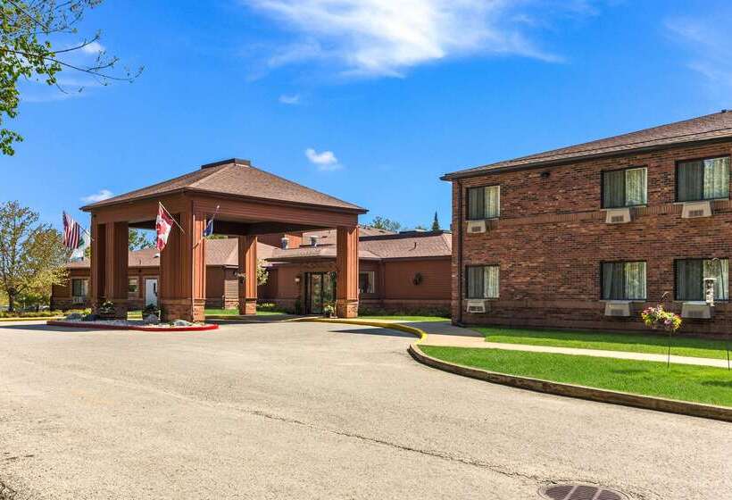 בית מלון כפרי Quality Inn Petoskey Harbor Springs