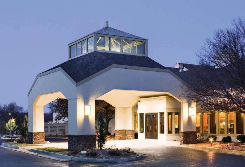 هتل Quality Inn & Suites Downtown   University Area