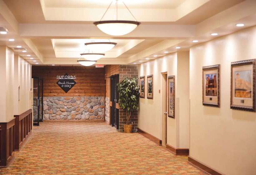 בית מלון כפרי Quality Inn & Suites Ames Conference Center Near Isu Campus
