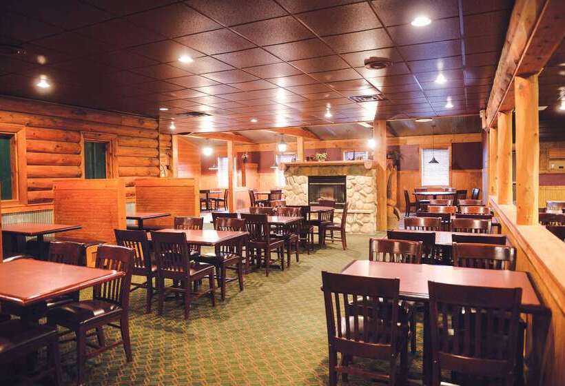 בית מלון כפרי Quality Inn & Suites Ames Conference Center Near Isu Campus