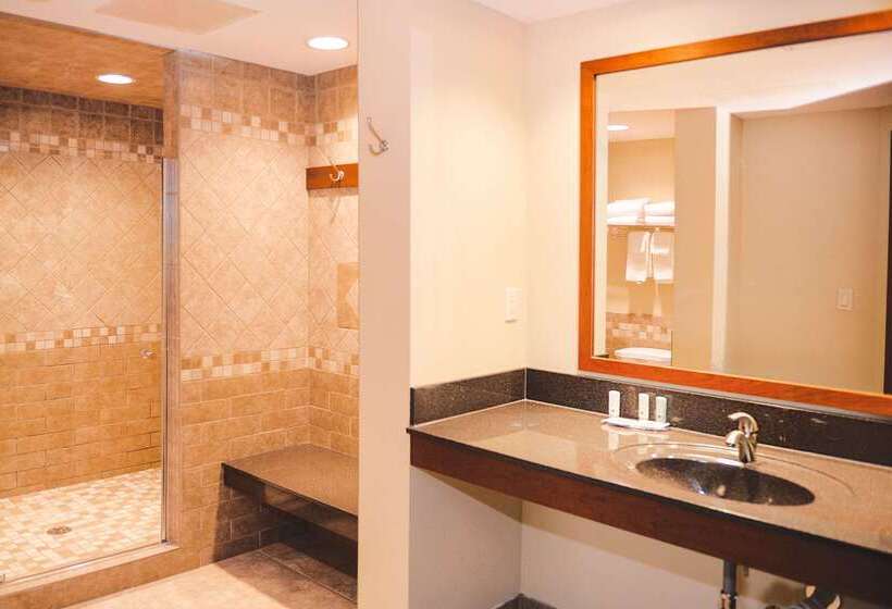 בית מלון כפרי Quality Inn & Suites Ames Conference Center Near Isu Campus