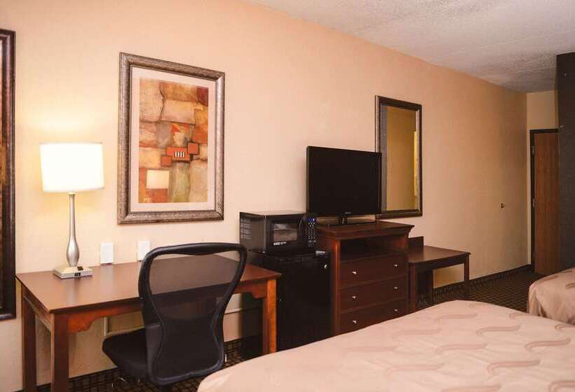 Отель Quality Inn & Suites Ames Conference Center Near Isu Campus