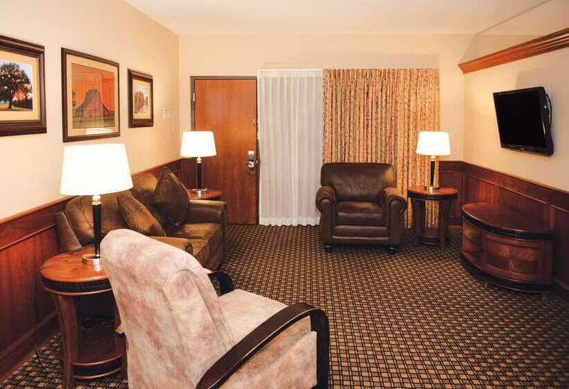 ホテル Quality Inn & Suites Ames Conference Center Near Isu Campus