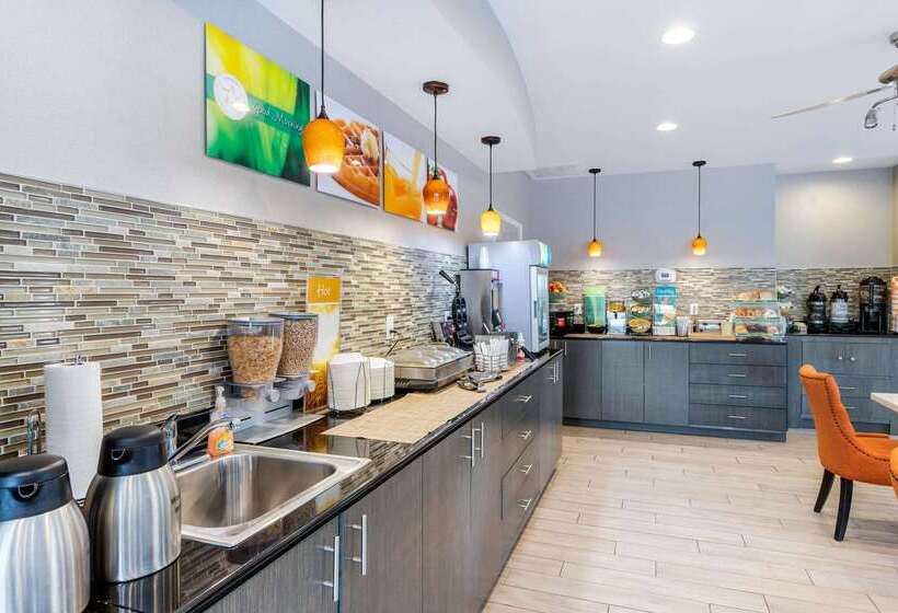 בית מלון כפרי Quality Inn & Suites