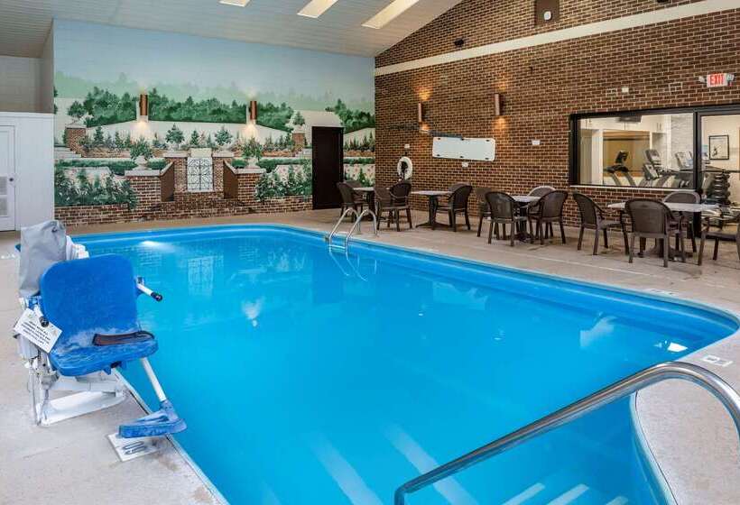 호텔 Quality Inn & Suites