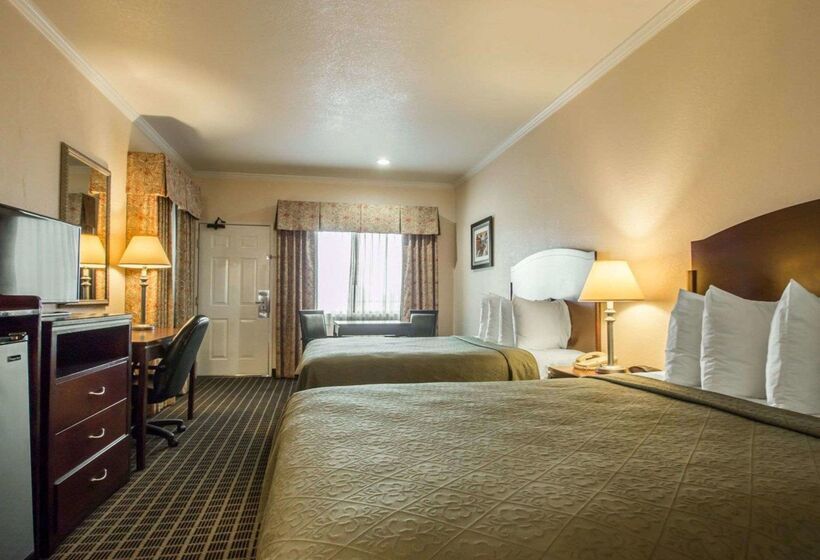 בית מלון כפרי Quality Inn Temecula Valley Wine Country