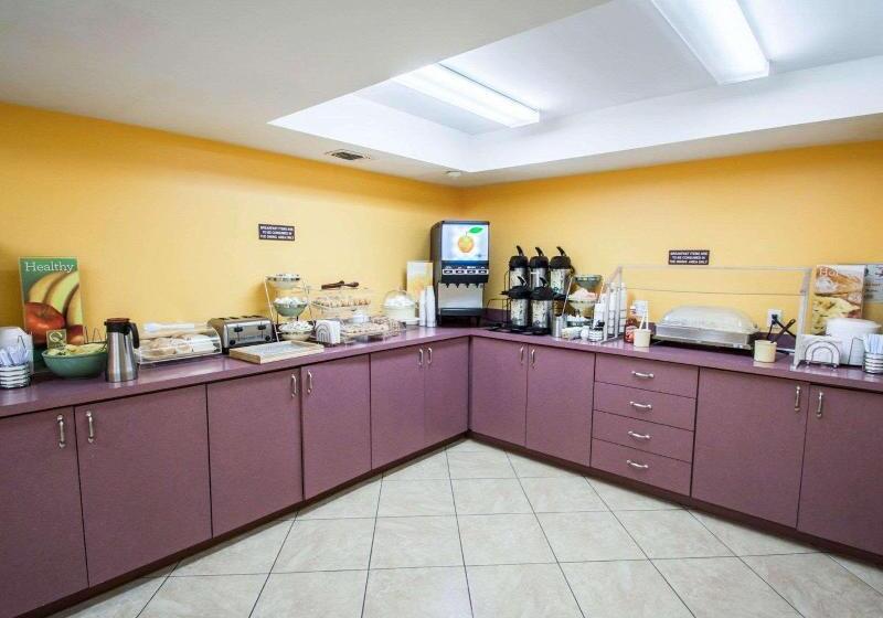 בית מלון כפרי Quality Inn Gainesville Near University