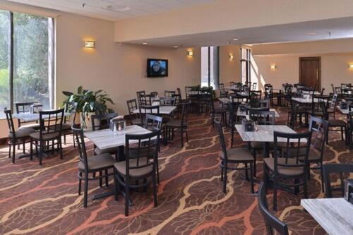 Отель Ramada By Wyndham Butte
