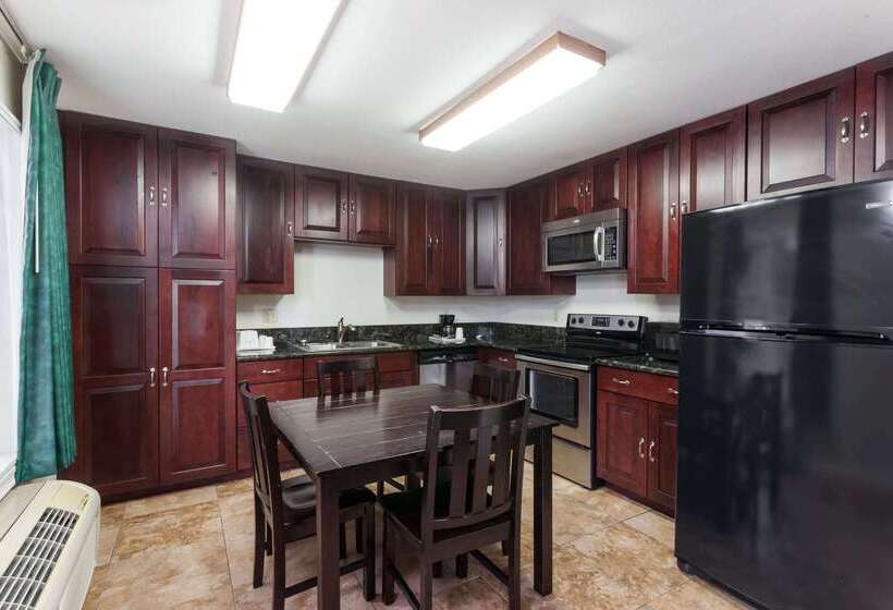 ホテル Ramada By Wyndham Oceanside