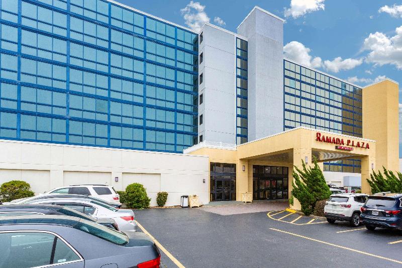 هتل Ramada Plaza By Wyndham Virginia Beach