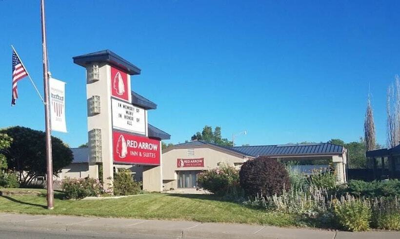 هتل Red Arrow Inn & Suites, A Travelodge By Wyndham